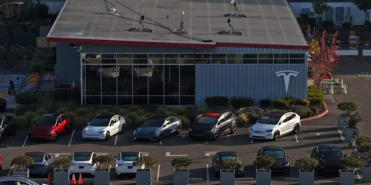 Tesla Stock Falls. Why It’s No Longer Getting a Boost from Oil-Price Spikes.