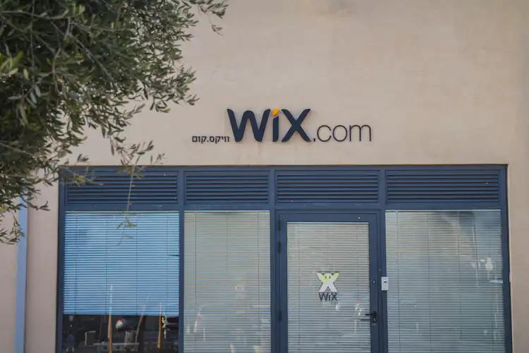 Alibaba, Wix sign deal aimed at boosting small businesses