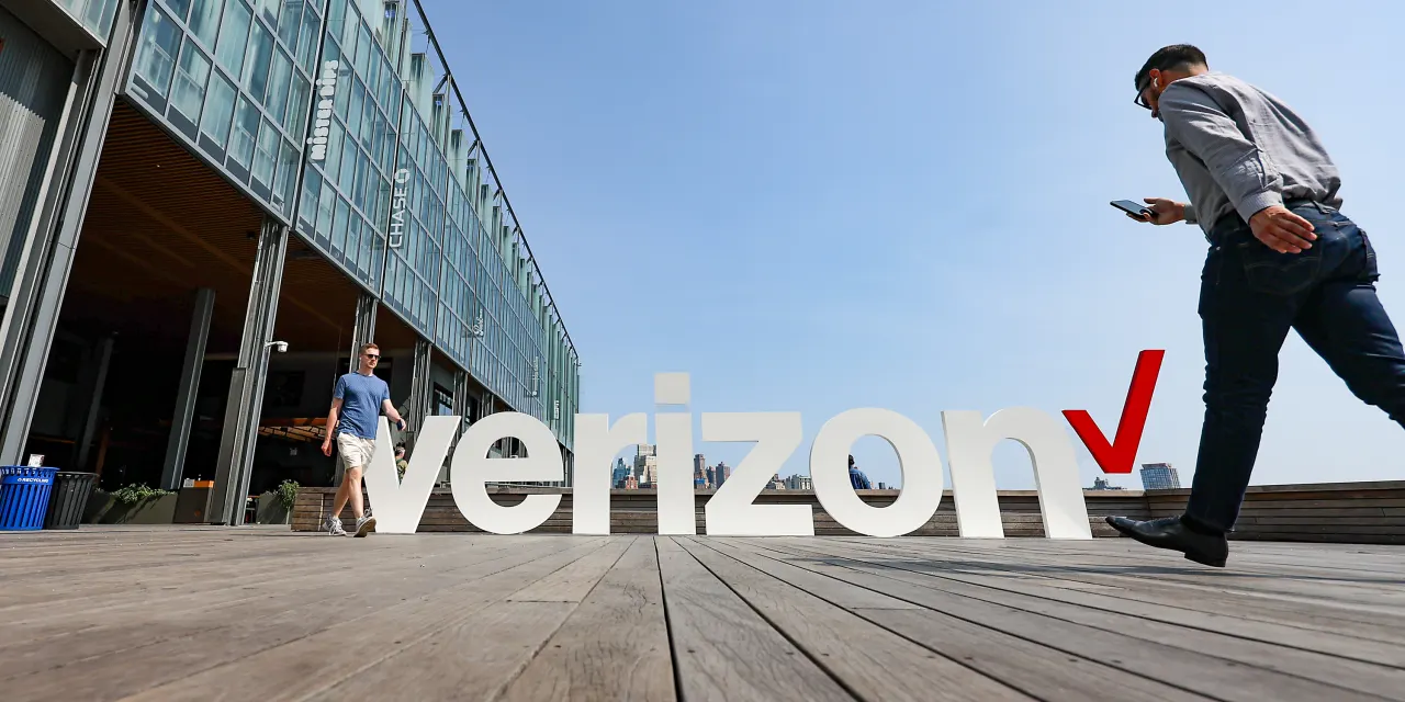 Verizon’s stock rises as the company posts surprise subscriber growth under new CEO