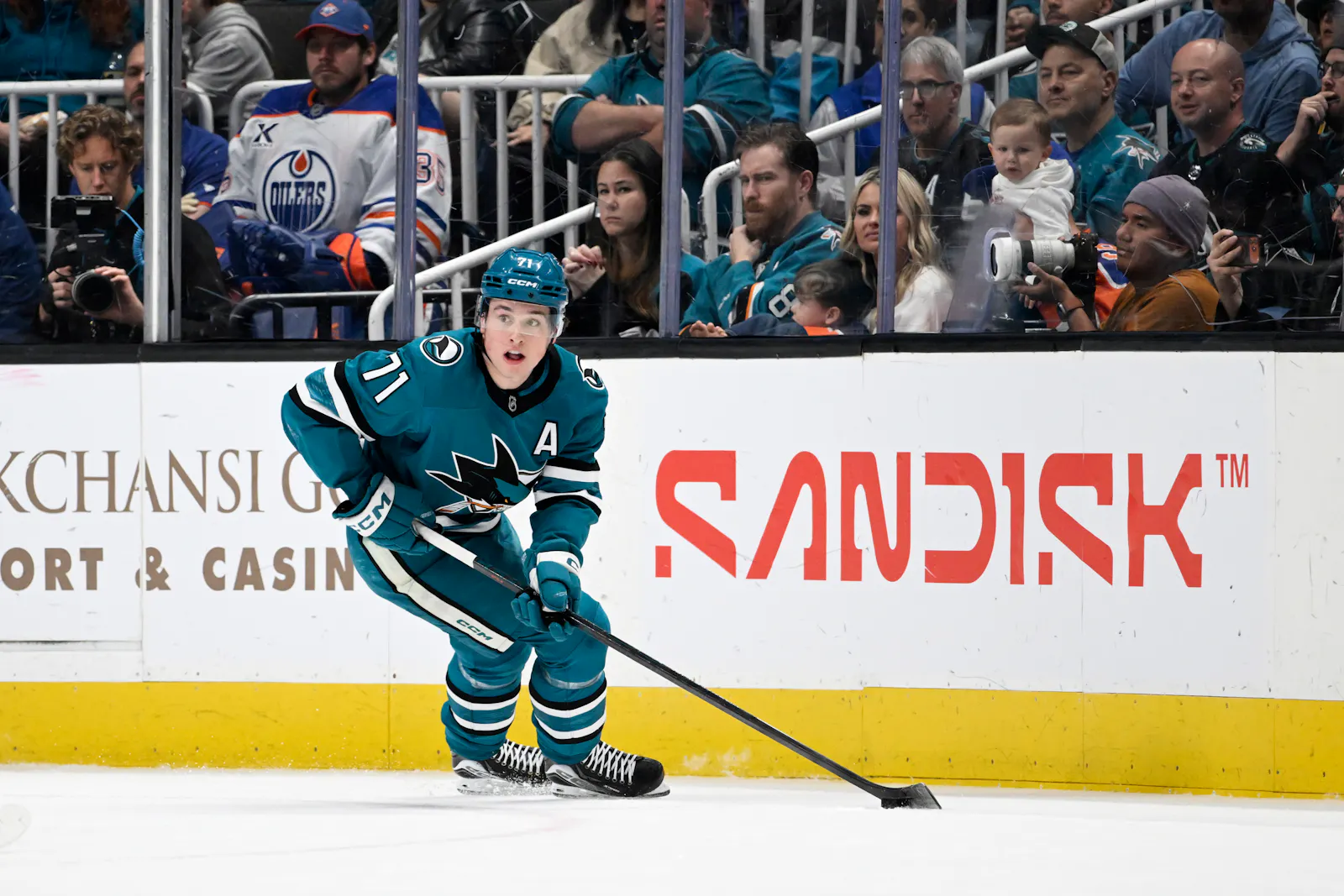 Memory stocks shine in messy day for markets