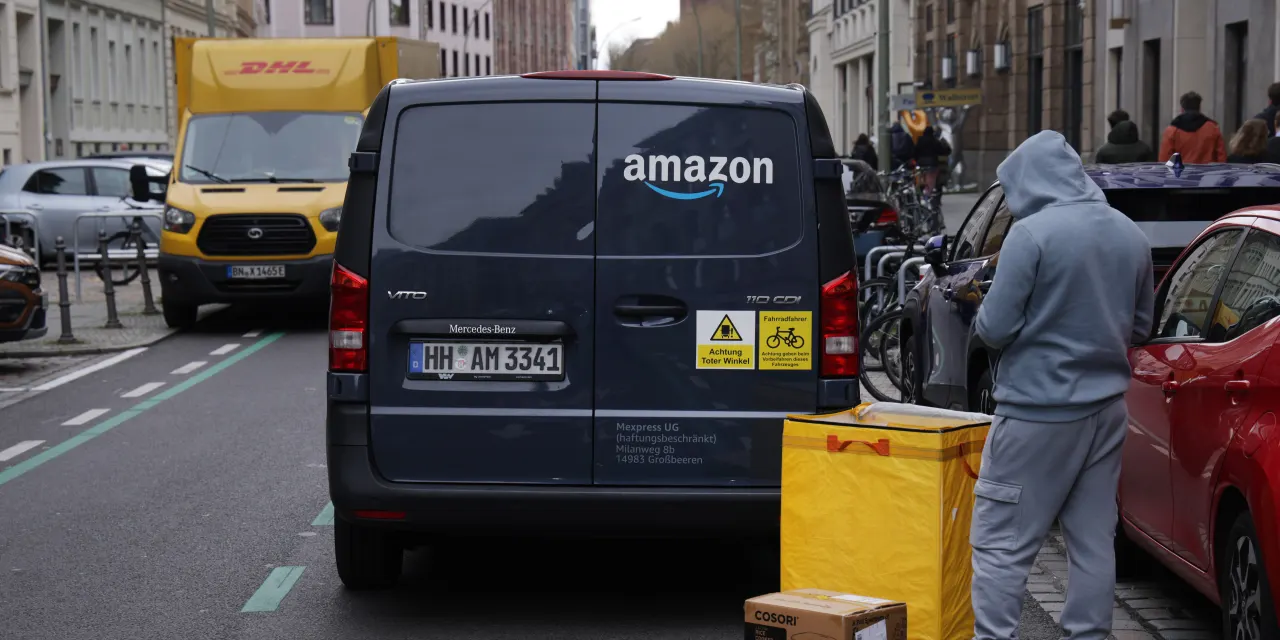 Amazon Stock Slips Away From New High. AI and 2 Other Reasons It Can Get There.