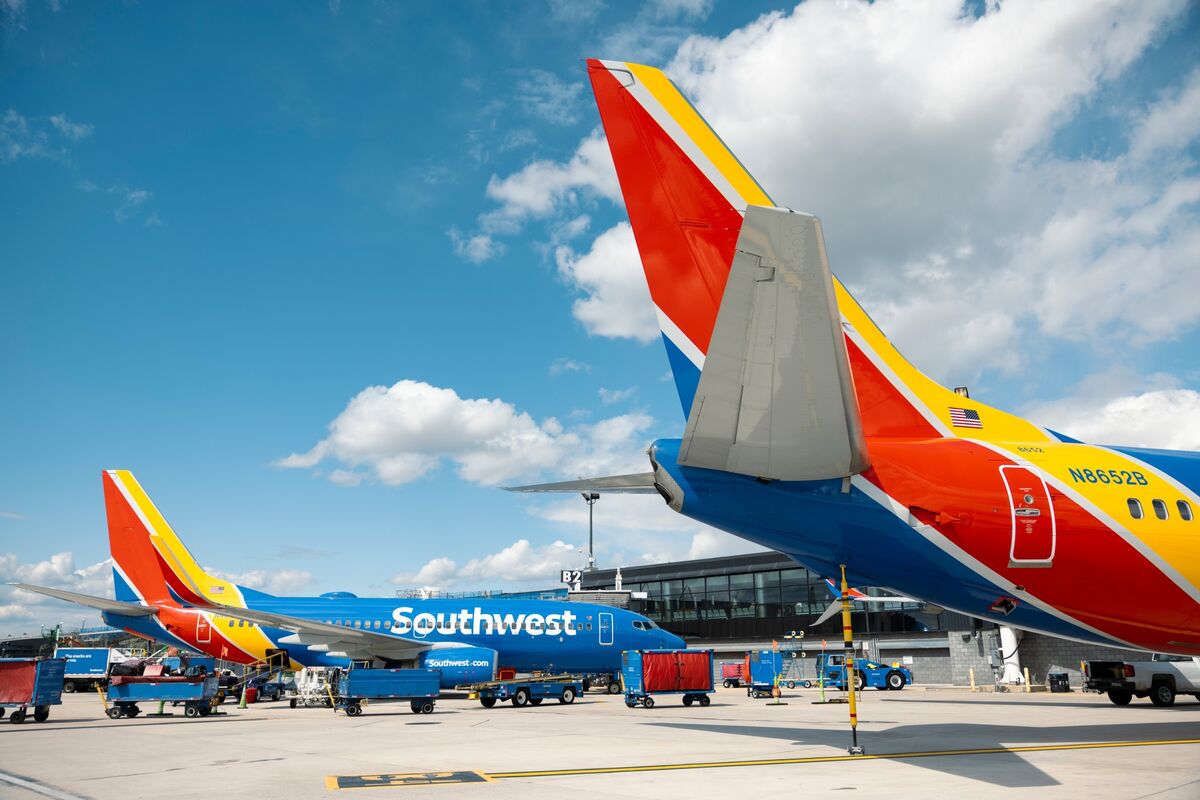 Southwest Air Is Weighing Ditching Open Seating - Bloomberg