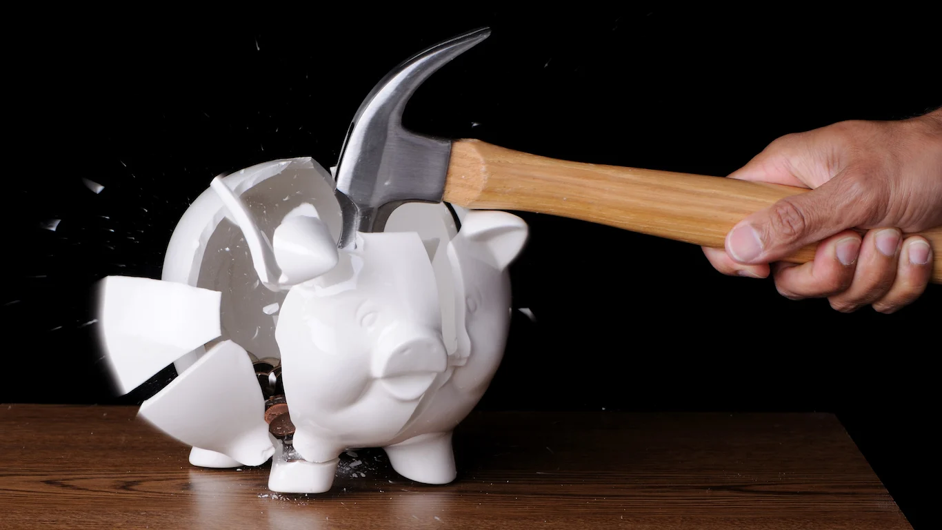 The Average American Savings Rate Plunged to 2.6%. Every Time It's Fallen This Low the Market Crashed.