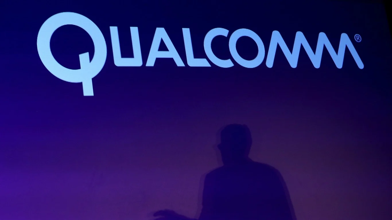 Qualcomm Drops 6%, Arm Holdings Falls 5% as Mobile-Chip Stocks Slide in the Selloff