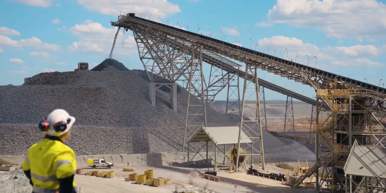 Gold’s Correction Looks More Like a Reset. Newmont and These 4 Stocks Are Buys.