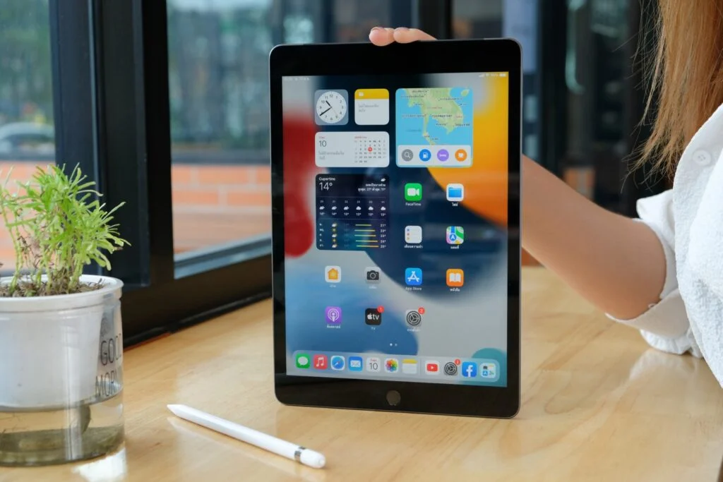 Apple's iPad Sales To Get A 'Nice Boost' This Year, But Expect A Decline In 2025, Says Gene Munster