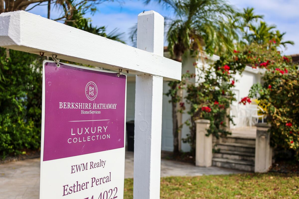 Berkshire’s Operating Profit Falls on Insurance Underwriting