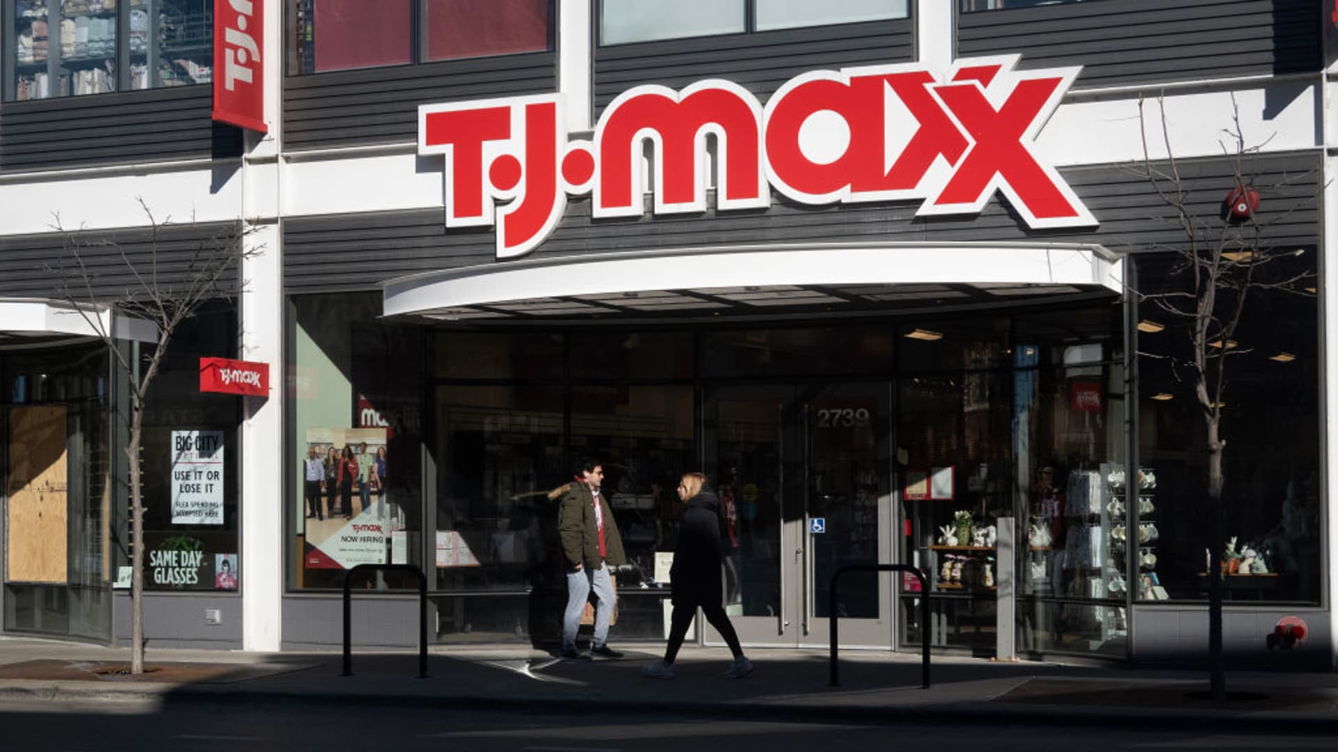 TJ Maxx parent says holiday shopping is off to a 'strong start,' but its guidance tells another story