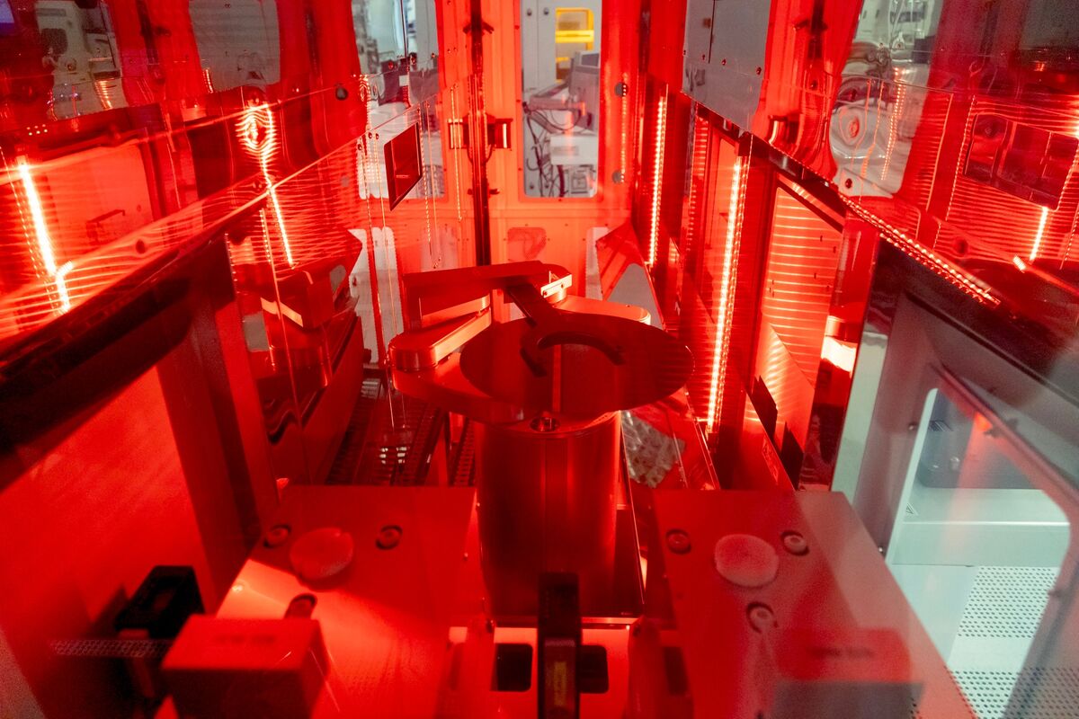 Broadcom and Oracle Debacles Put Micron Earnings Under Microscope