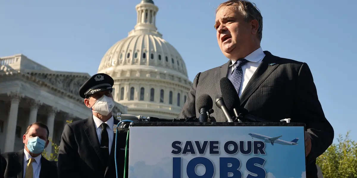 Labor shortage causing airline to 'over-hire' workers: JetBlue CEO - Business Insider
