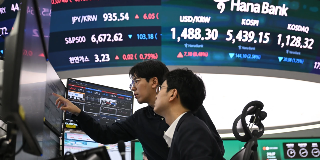 Asian Stocks Get AI Boost as Middle East Worries Keep Oil High