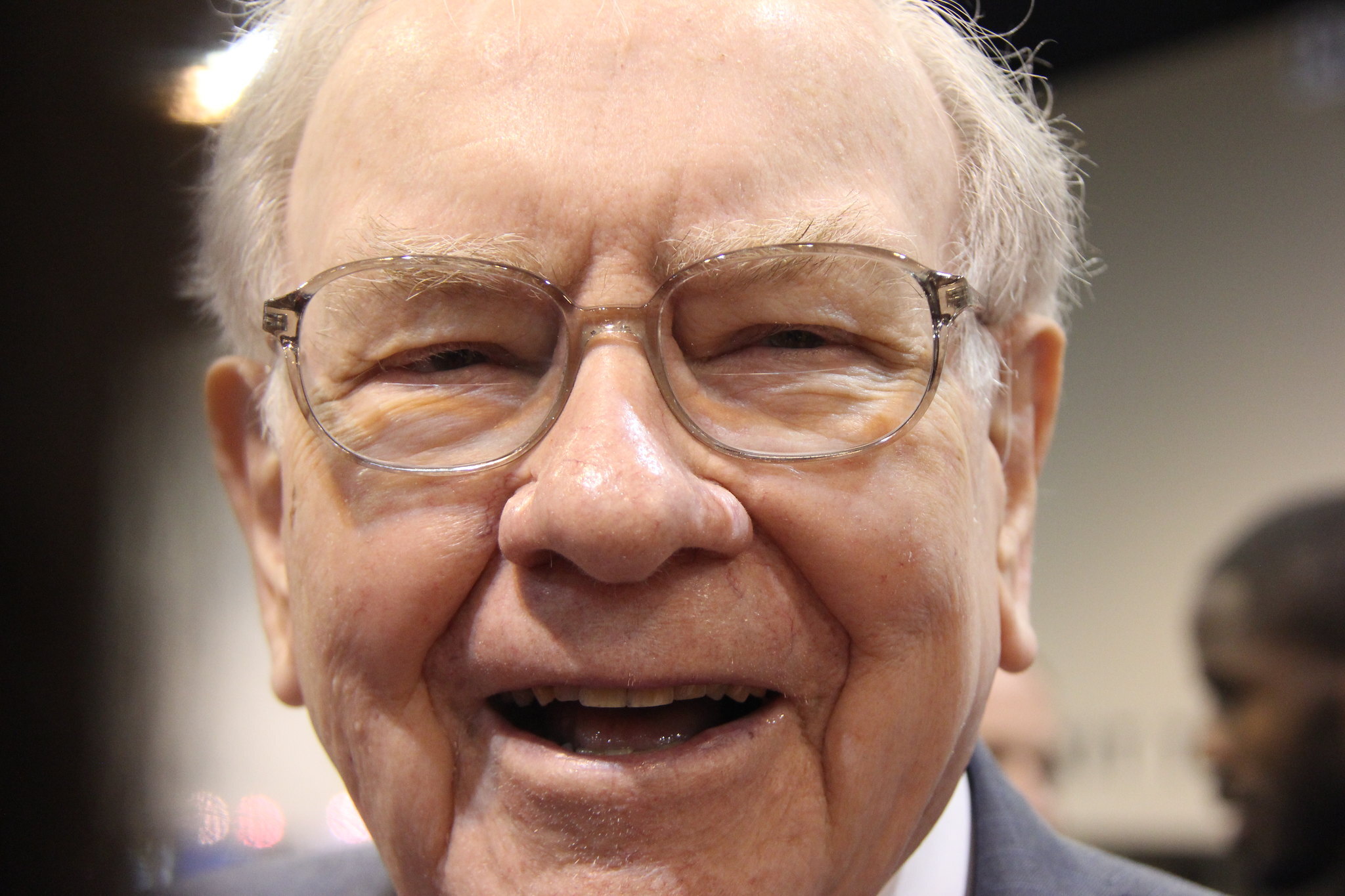 Warren Buffett "Secretly" Owns 3 Industry-Leading Artificial Intelligence Stocks