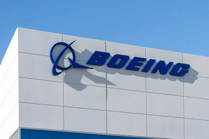 Boeing 737's 'Violent' 26,000-Foot Plunge Left Passenger's Legs 'Shaking' As Japan Airlines Flight Makes Emergency Landing, 191 Survive Midair Pressure Failure