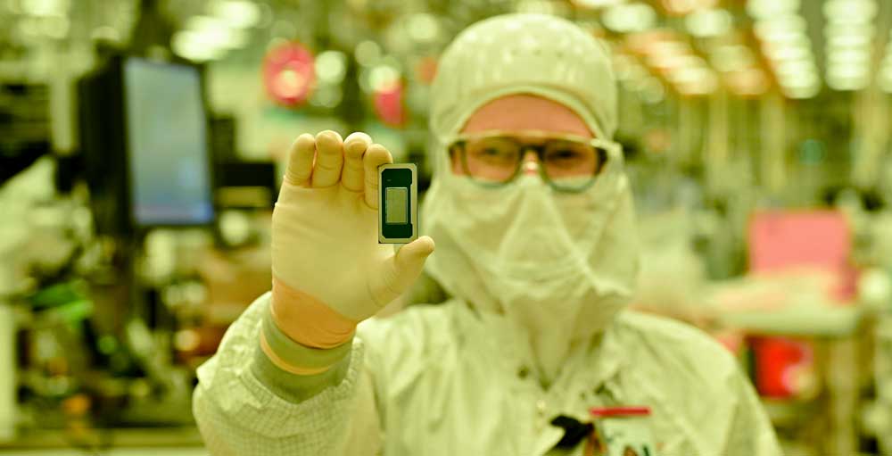 Intel Could Become No. 2 Chip Foundry, Analyst Says