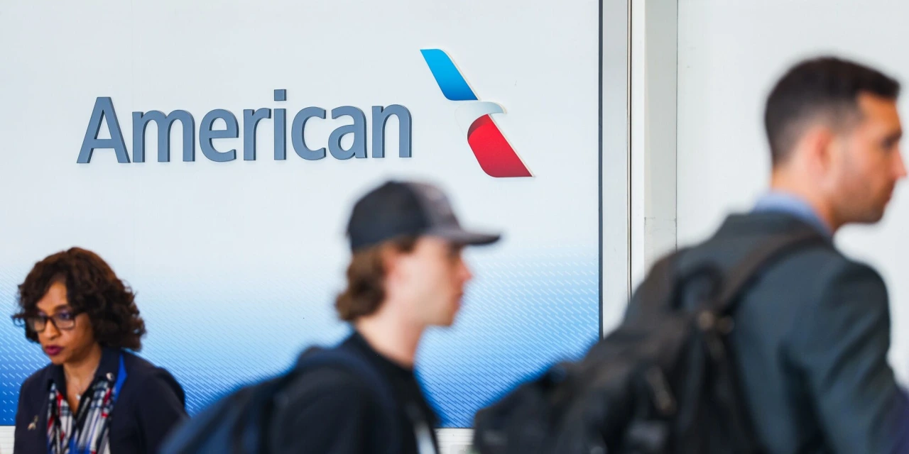 American Airlines Forecasts Another Quarterly Loss on Surging Fuel Costs