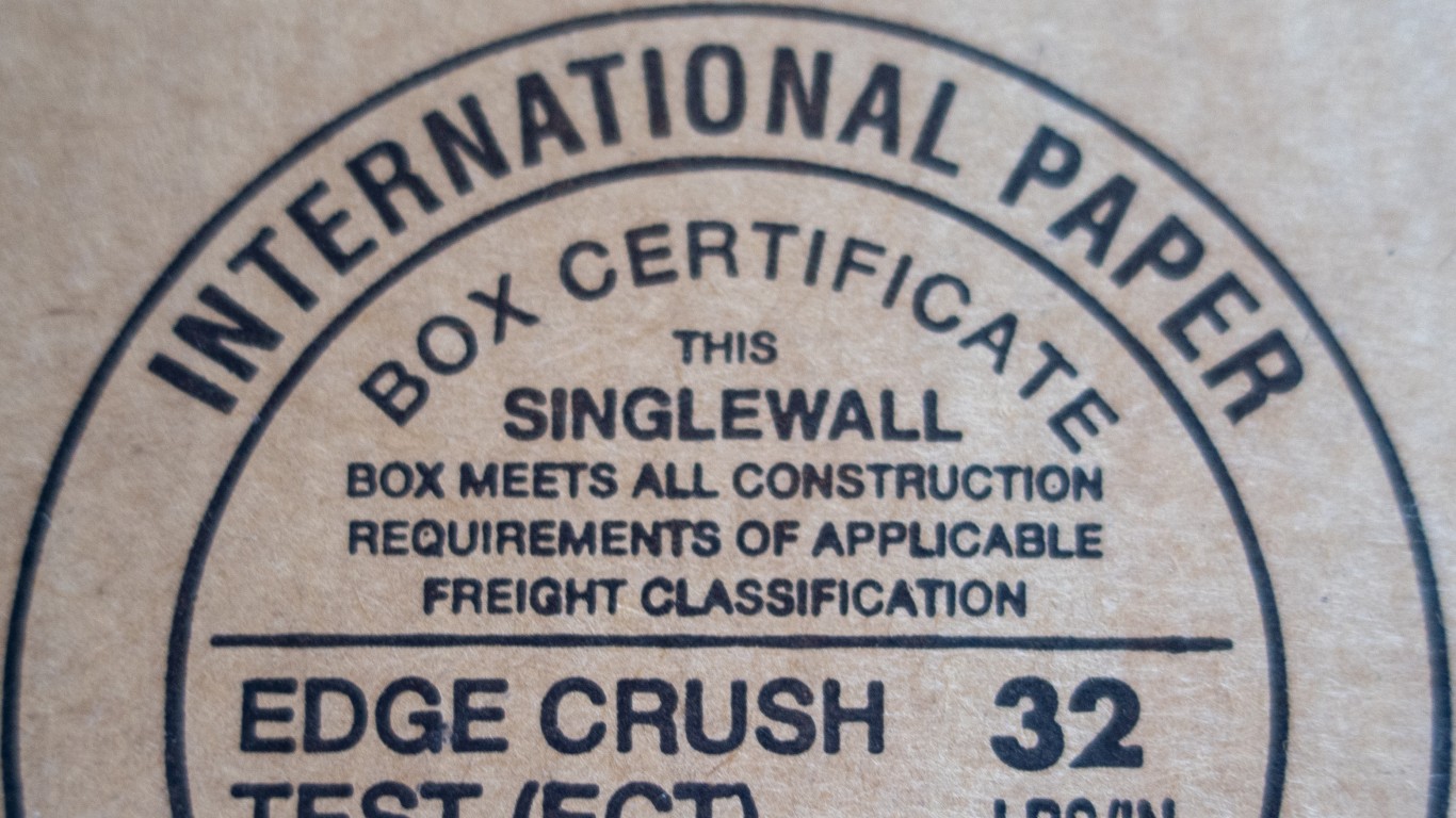 International Paper Yields 5.5%, but Free Cash Flow Just Turned Negative