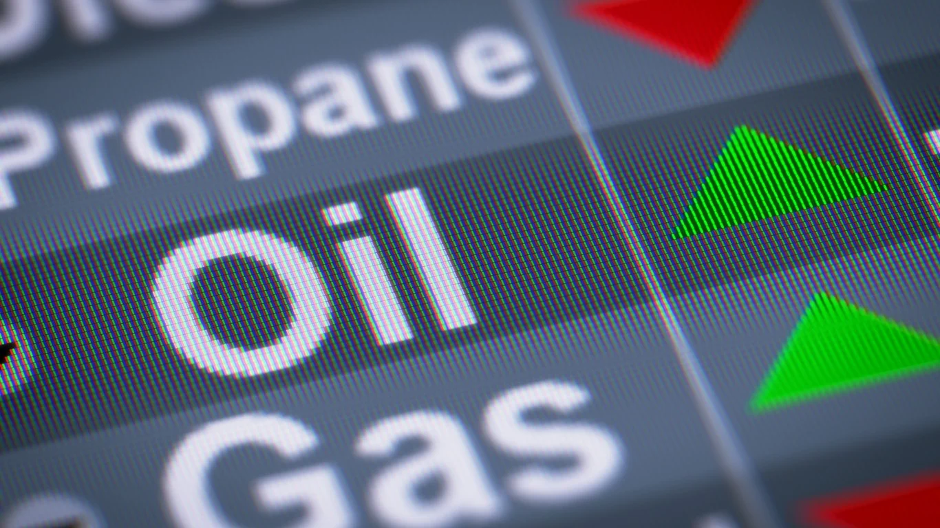The Market Is Selling Off But These 3 Oil and Gas ETFs Are Still Green