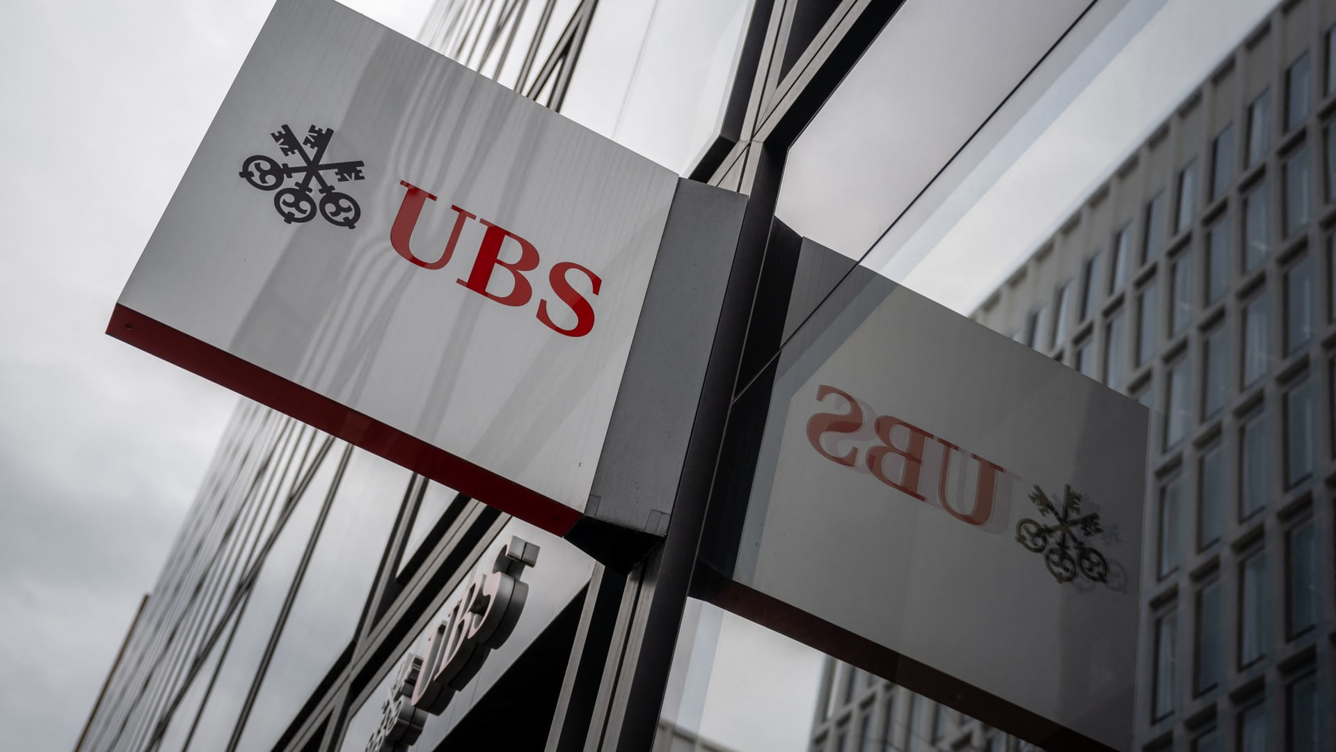 UBS posts better-than-expected quarterly profit