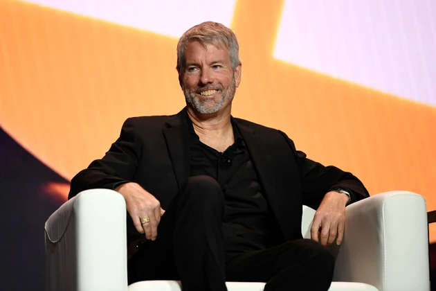 Strategy boosts cash reserve to ~$2.2B, pauses bitcoin purchases