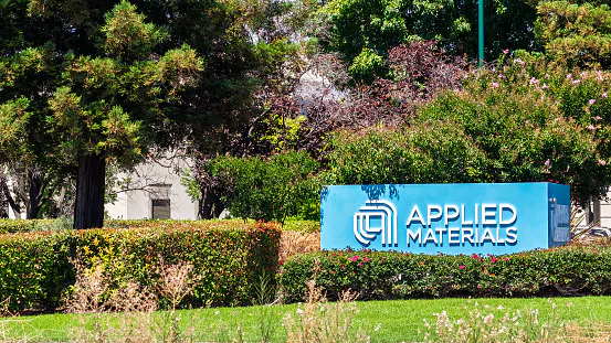 Applied Materials slumps after forecasting $600 million fiscal 2026 revenue hit from export curbs