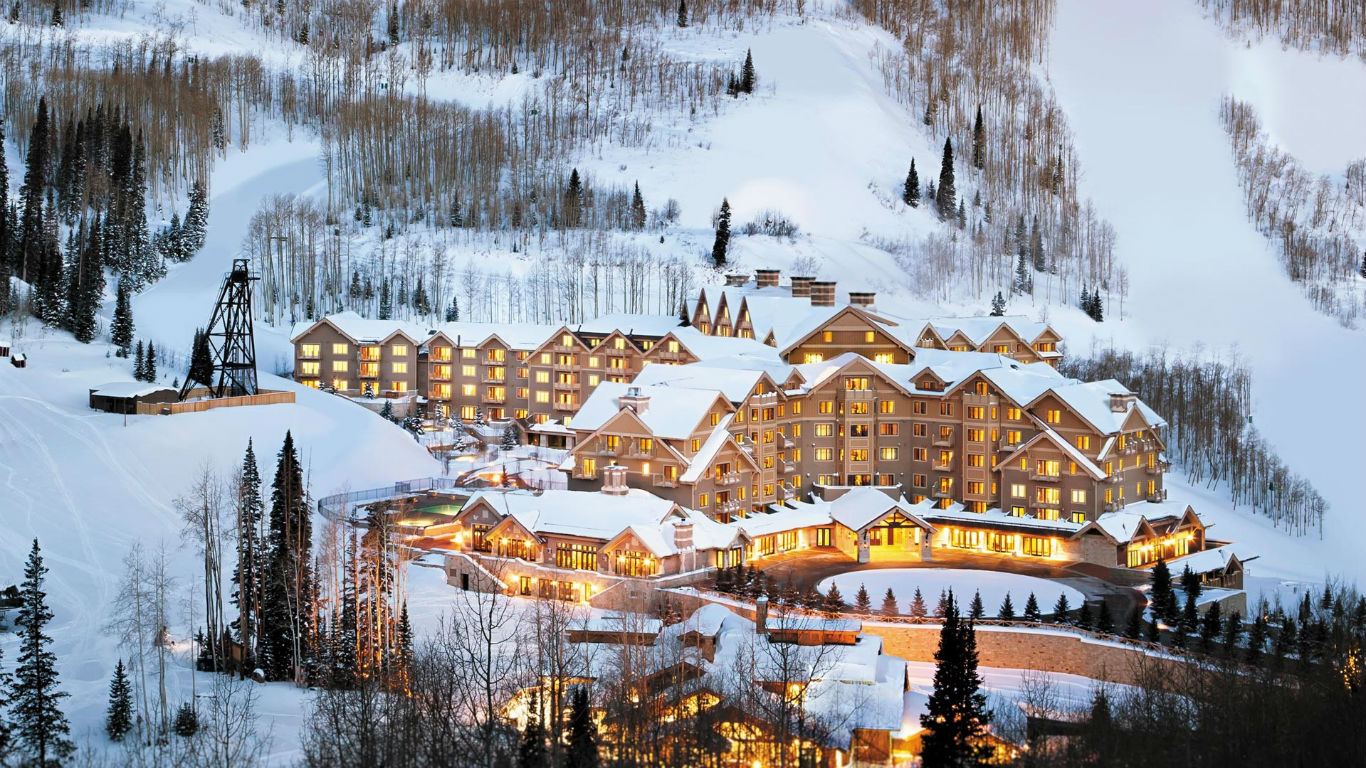 Vail Resorts vs Host Hotels: Which Leisure Dividend Can Weather the Next Soft Patch?