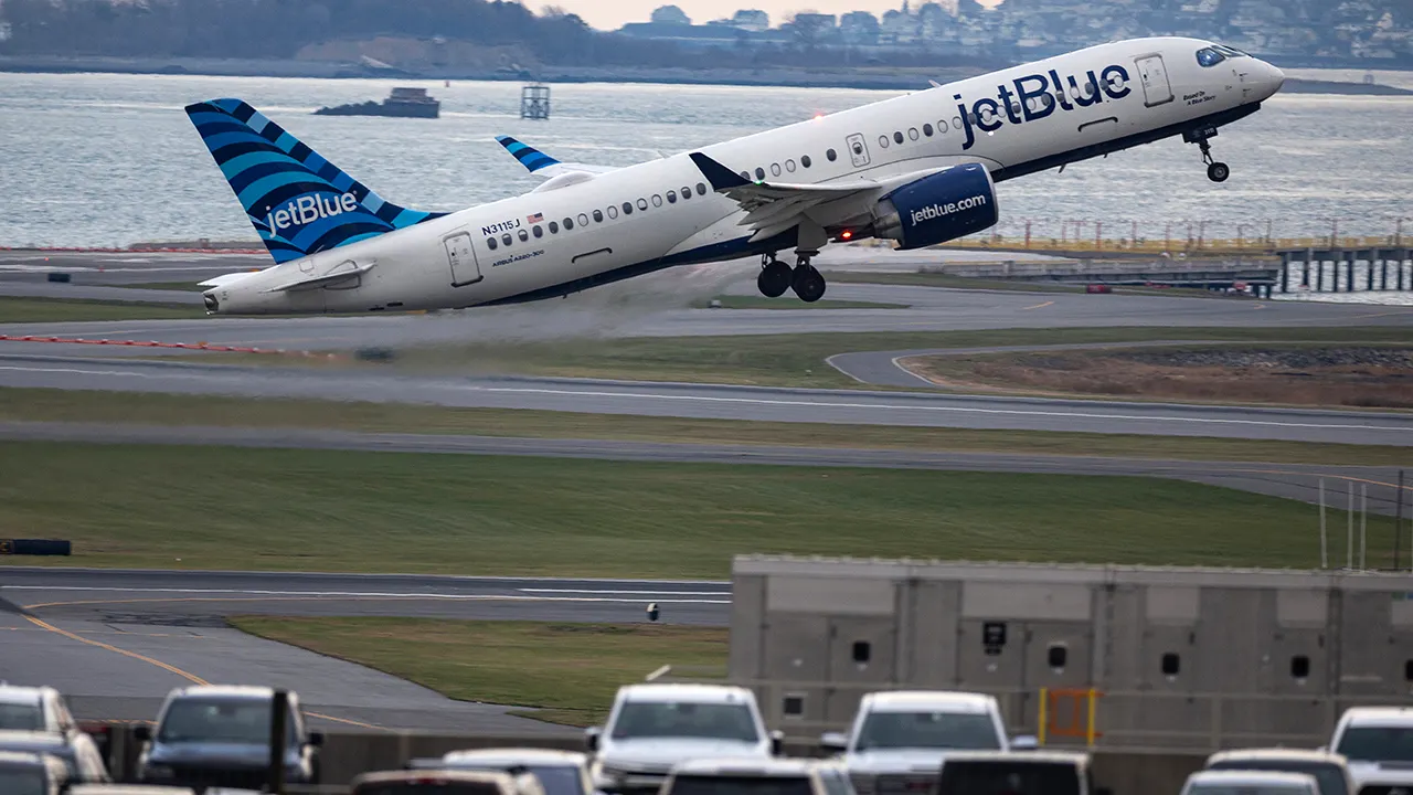 JetBlue, Southwest jets have close call at Washington airport after ATC mishap - Fox Business