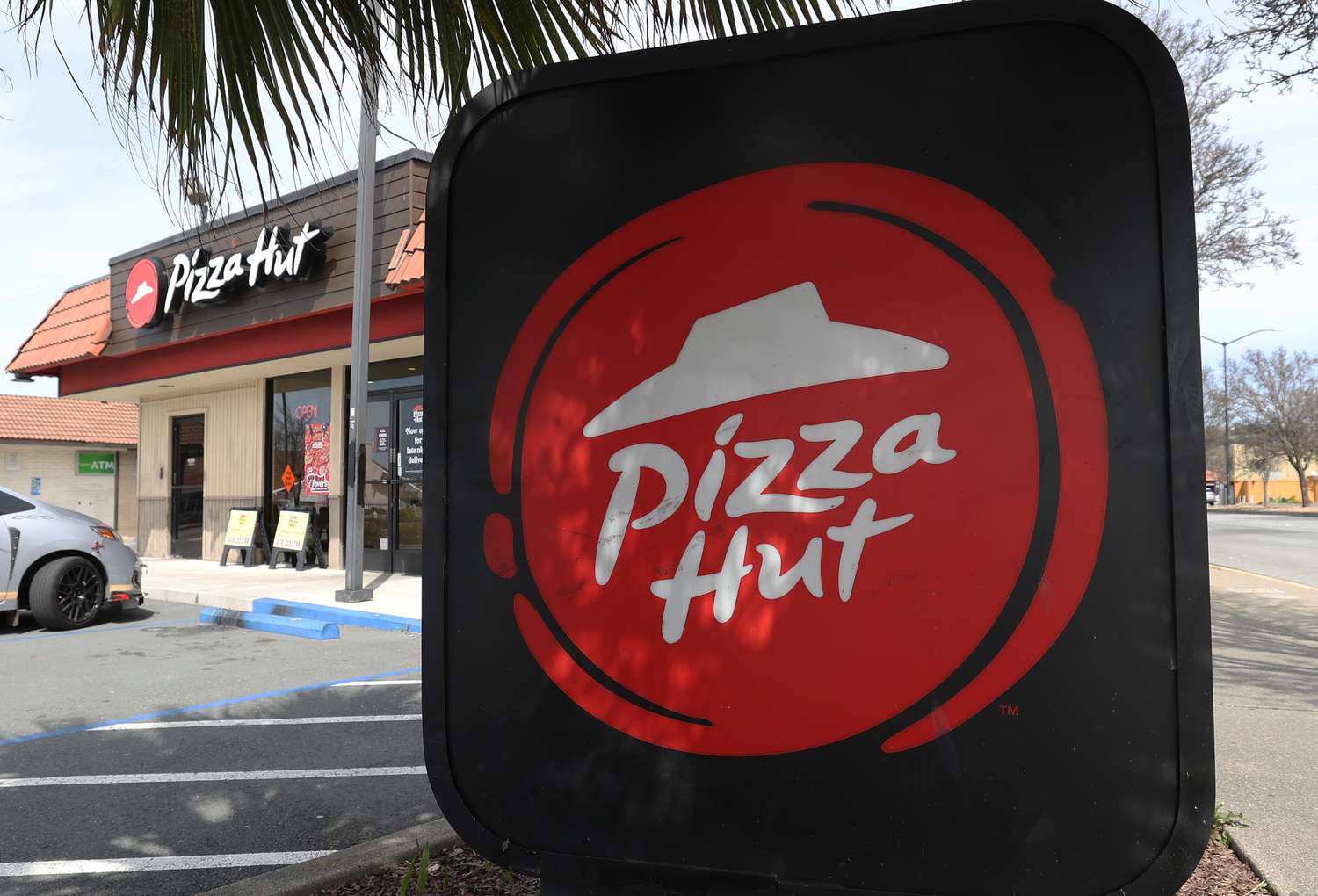 Pizza Hut Is Shutting 250 Restaurants. Here's Why.