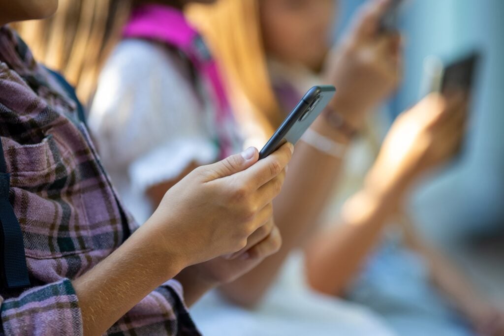 Apple and Google Face UK Mandate to Block Explicit Content on Children’s Phones as Talks Stall