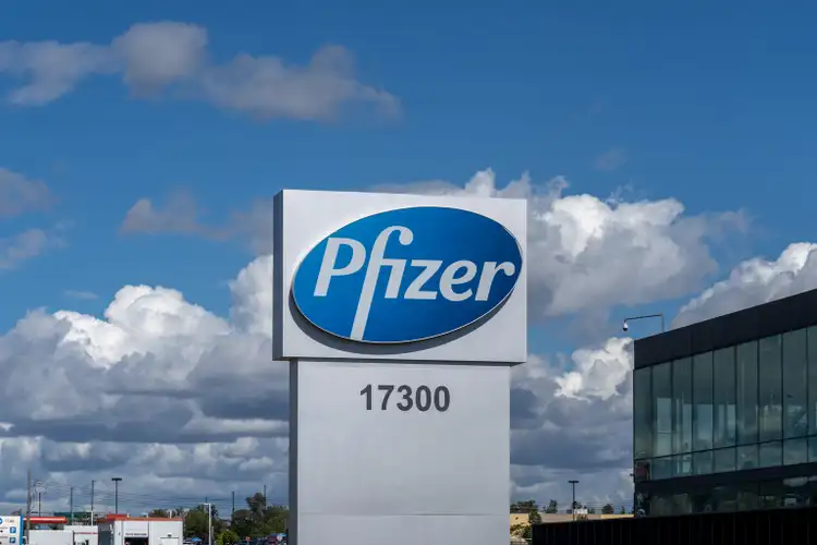 Pfizer reportedly eyeing sale of hospital drugs unit