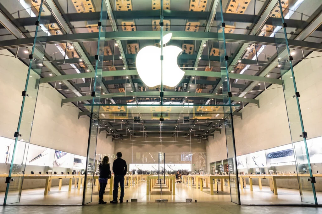 Ross Gerber Slams Warren Buffett's Apple Exit, Rejects AI Bubble Comparisons As 'Dumb' Doubts Over Tech Growth Swirl