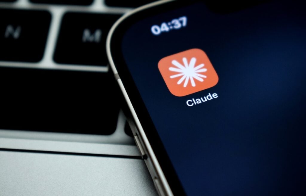 Anthropic Claude Traffic Skyrockets 500% to Outpace Smaller AI Rivals