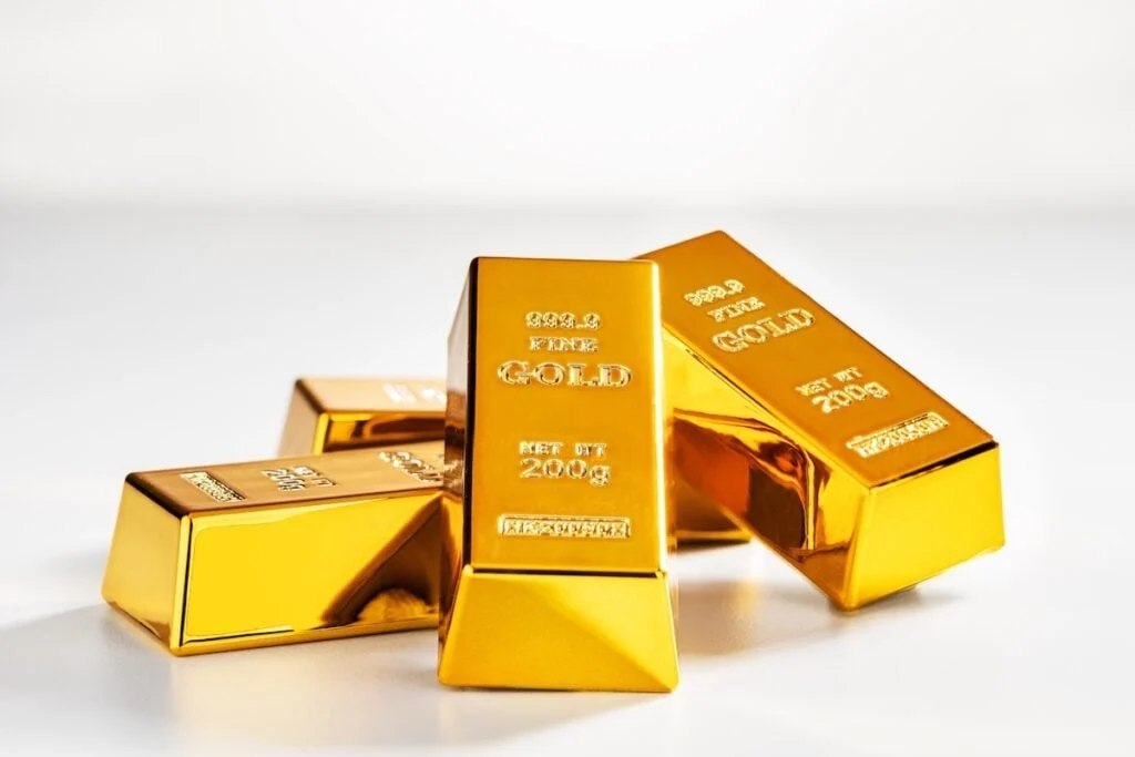 Gold Tumbles Over 6%; Apple Posts Upbeat Earnings