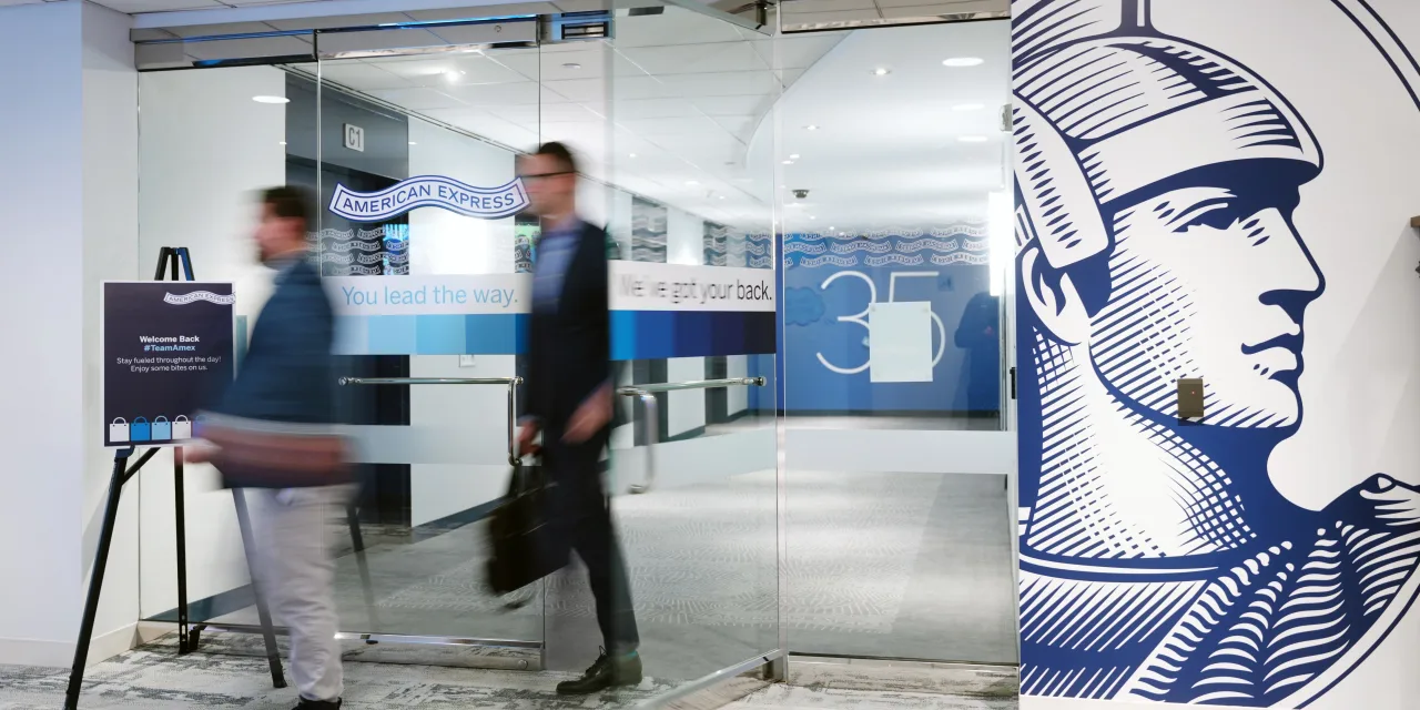 Amex cardholders are loading up on luxury goods and premium airfares, as spending growth picks up