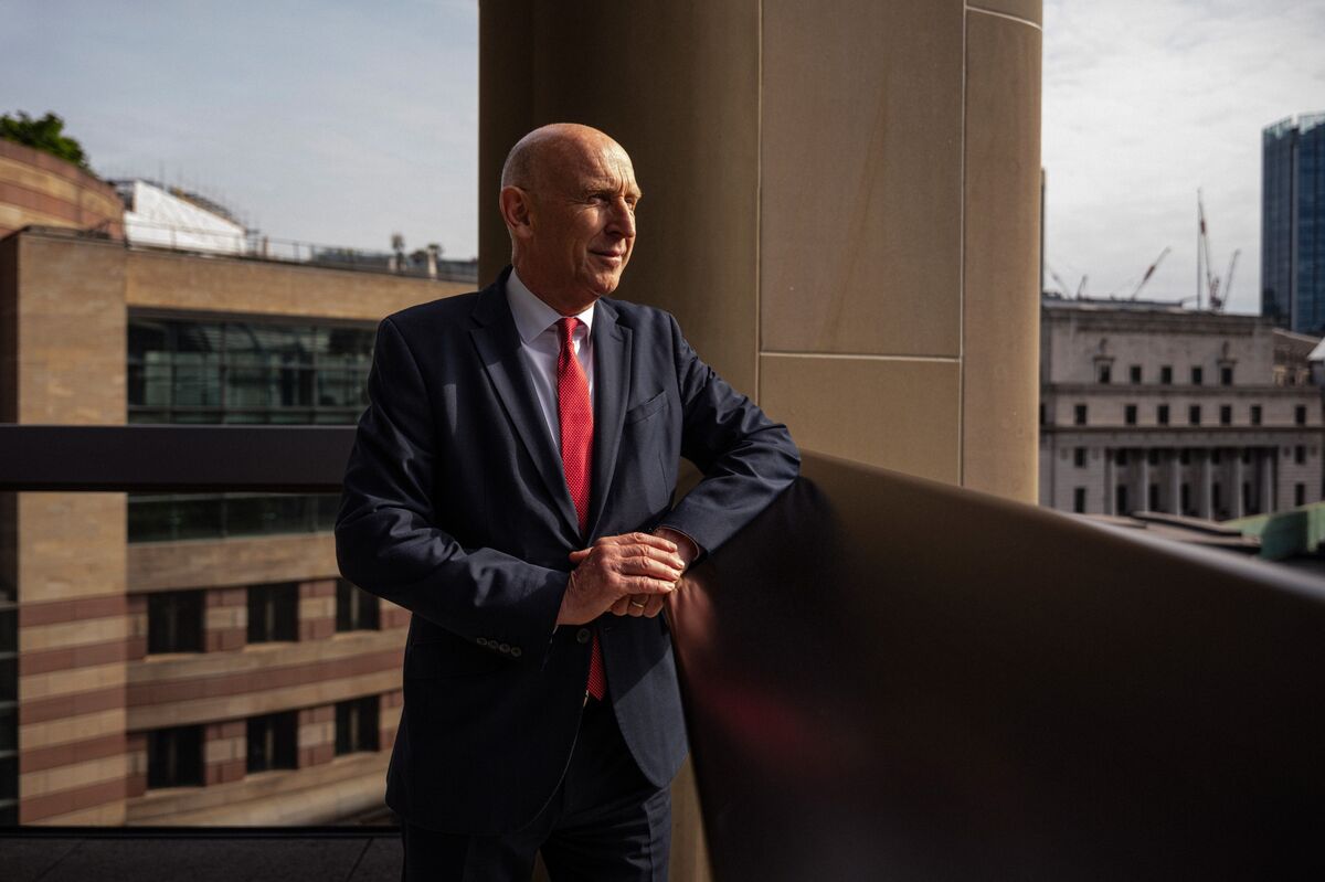 Dimon Warns UK’s Healey Against Raising Taxes on Banks, FT Says