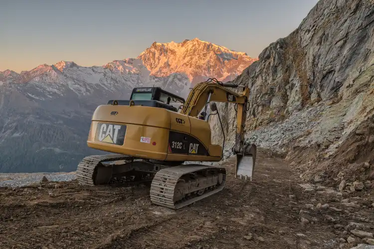 Caterpillar upgraded at Wolfe Research on recovery into 2026