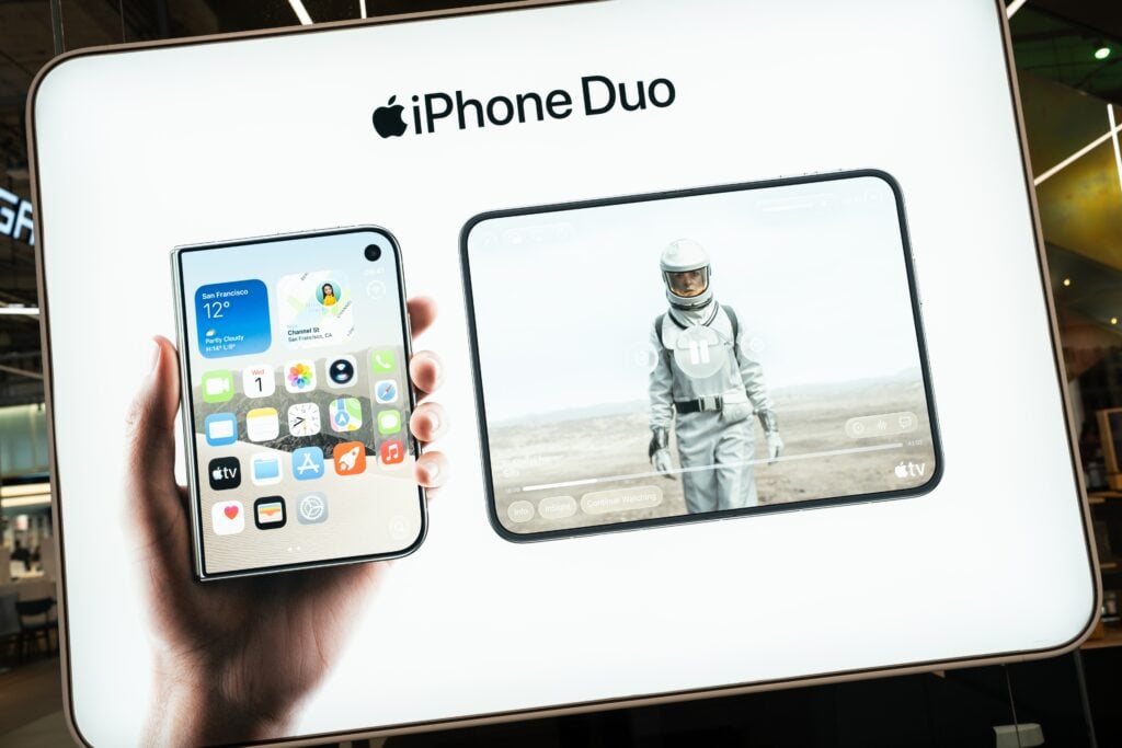 ‘Aware of an Issue’: Apple Offers Replacements for iPhone Duo Display Defects After Users Report Cracks Near Hinge