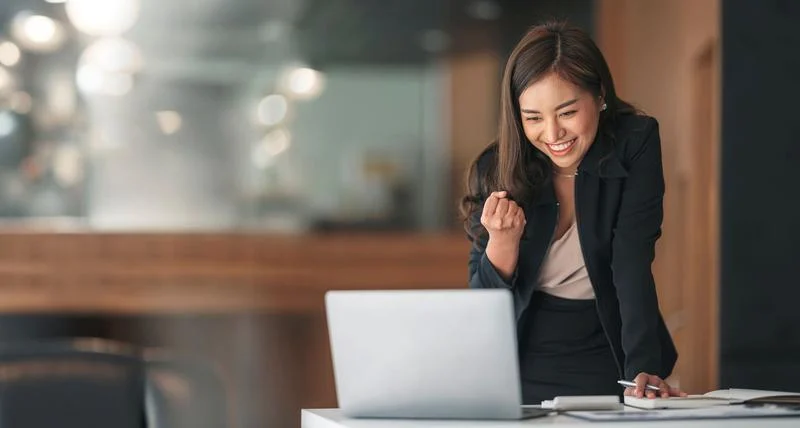 Coupang vs. Shopify: Absolute Scale vs. Seasonal Spikes in Revenue