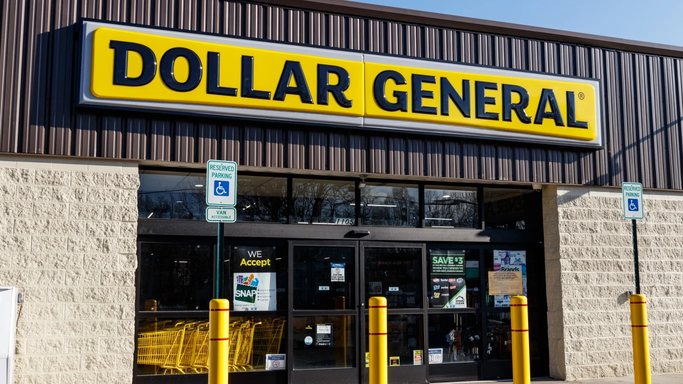 Dollar General Advances 5% on Raised Full-Year Outlook, Dollar Tree Slips 3%
