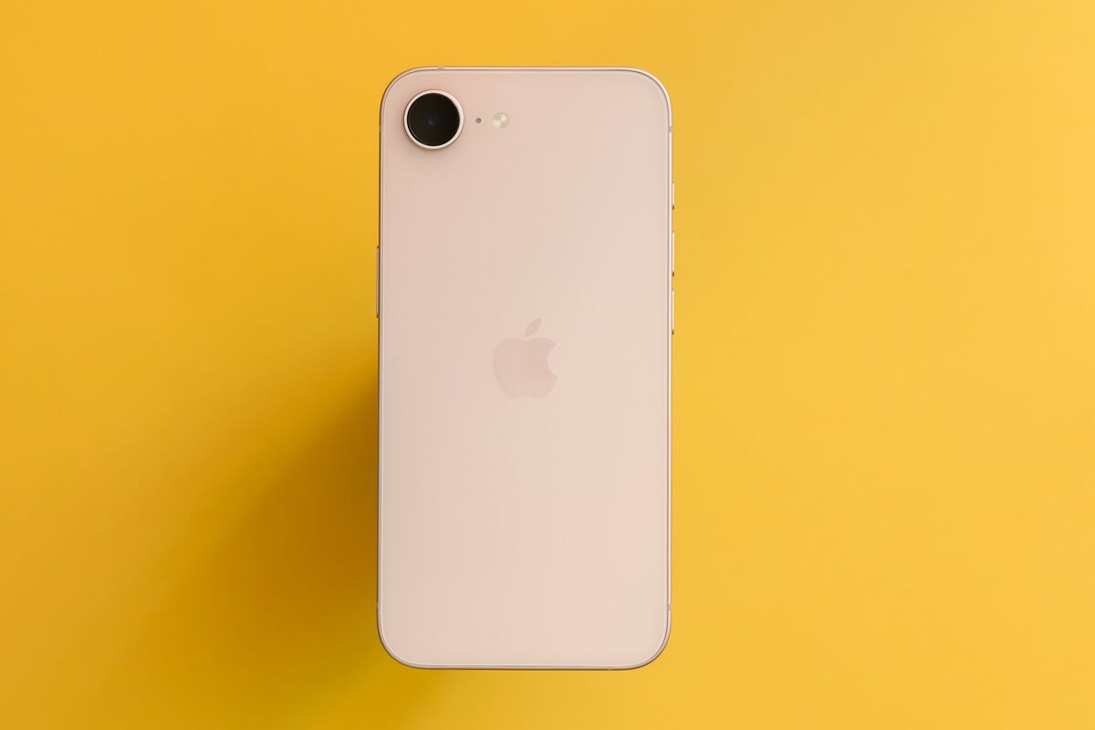 Apple’s iPhone 17e Is a Worthy Alternative to the Pricier iPhone 17