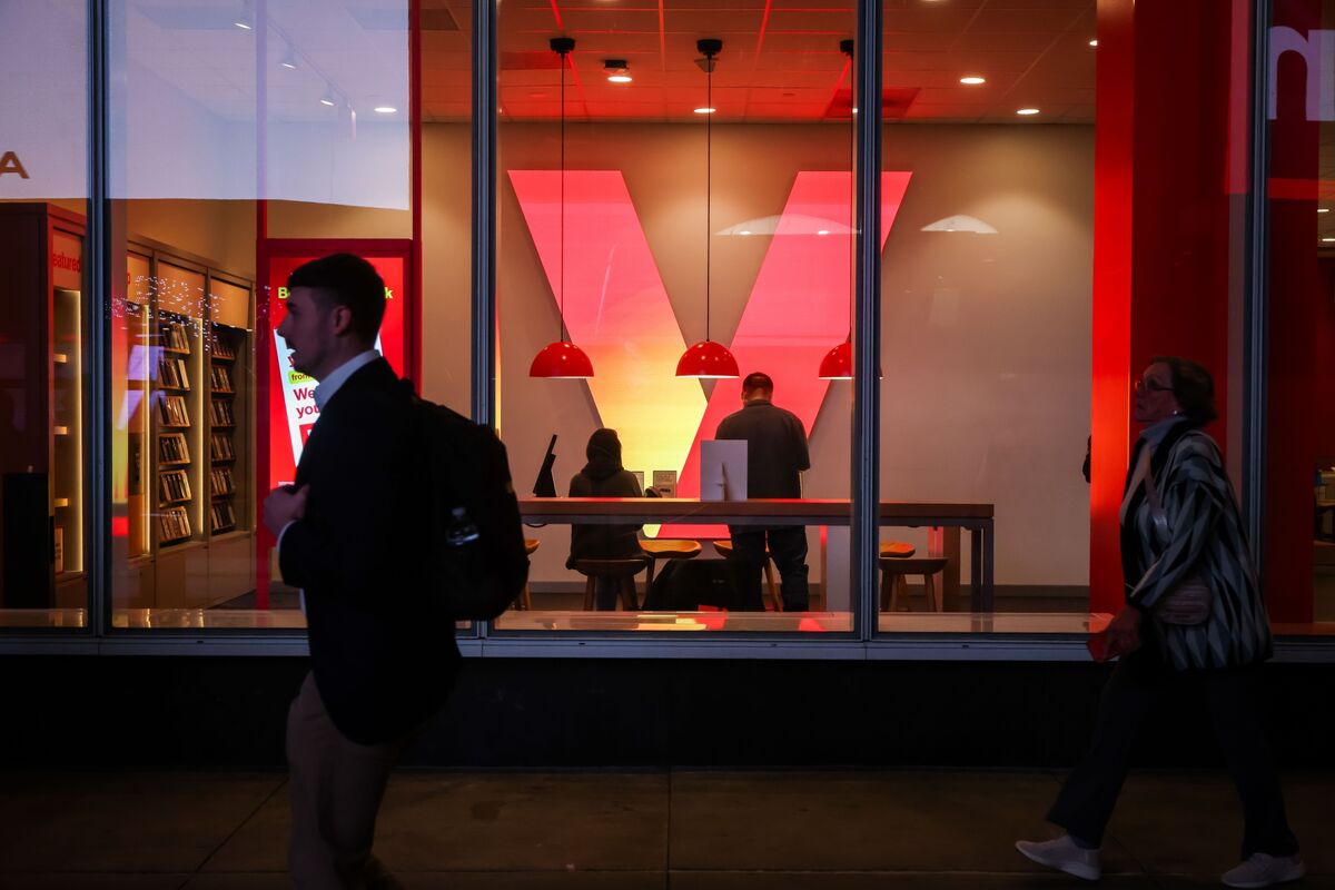 Verizon Layoffs Could Come Next Week as New CEO Takes Charge