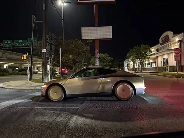 KIDZ AI explores the ride-hailing business with 500 Tesla robotaxis