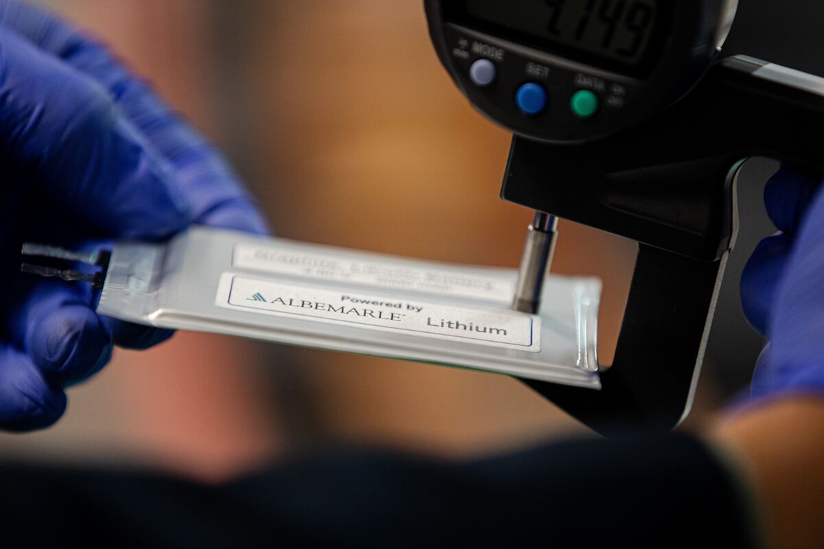 Albemarle Jumps as UBS Says It’s Time to Buy on Lithium Recovery