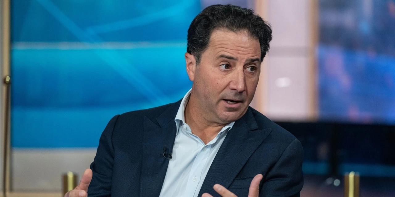 Ares Private-Credit Fund to Buy Competitor From Apollo