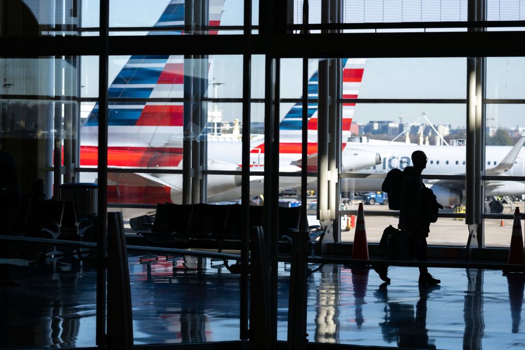 American Airlines shares plunge on a gloomy forecast — but its credit-card biz is thriving