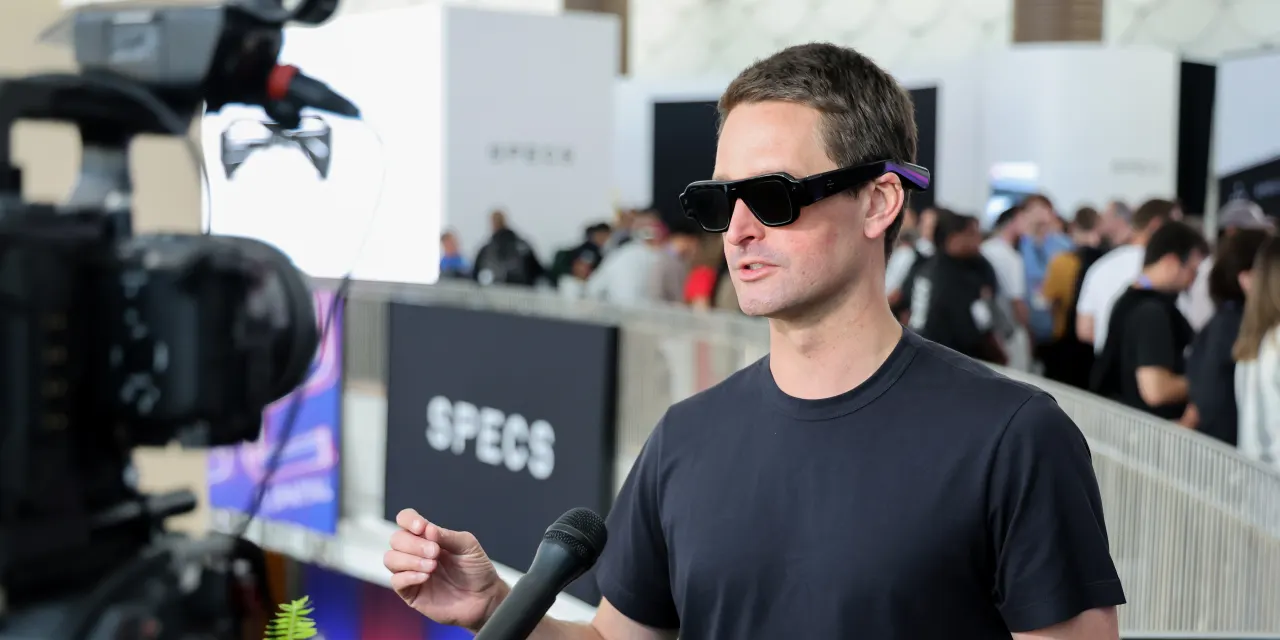 A Face Computer for $2,200? Snap Makes Another Pitch for Augmented Reality.