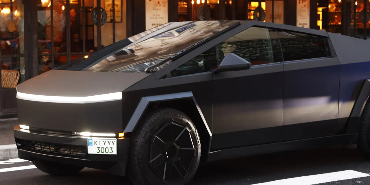 Tesla’s Self-Driving Mode Gets Drivers an Insurance Break. What It Means for the Stock.