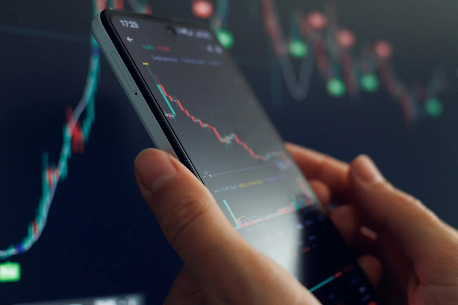 What Happens If XRP's $1 Support Breaks?