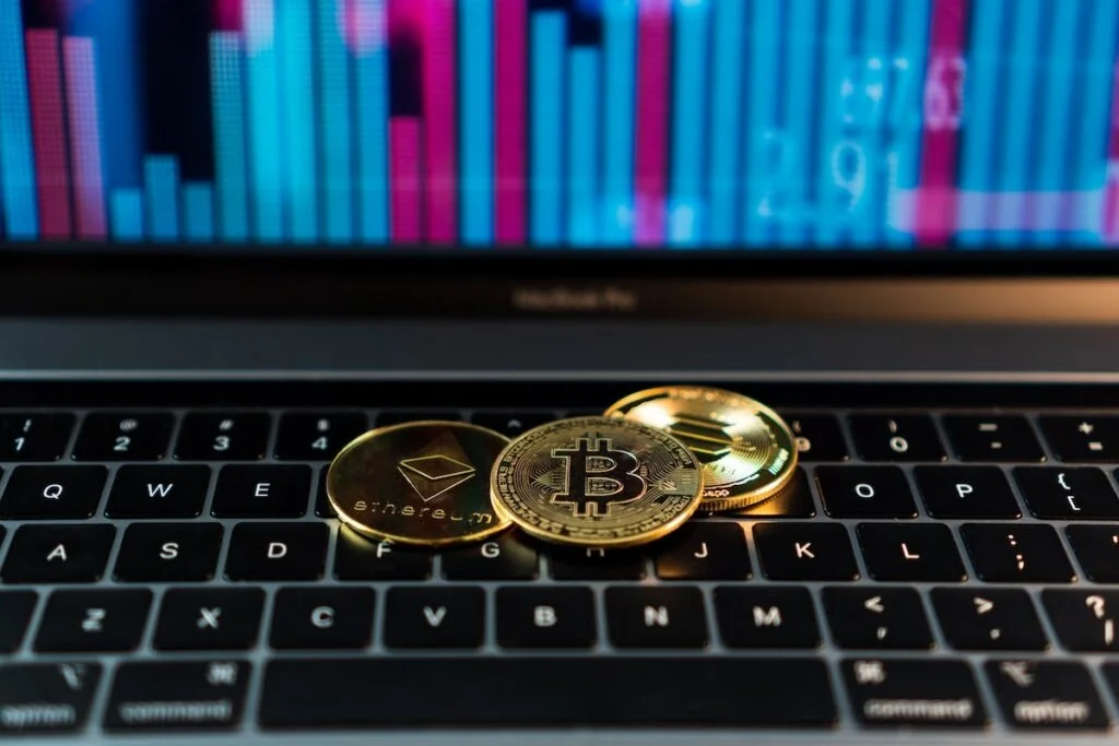 Bitcoin, Ethereum, Dogecoin Gain; Solana Slides — Analytics Firm Notes Strong ETH Accumulation By 'Millionaire' and 'Small Billionaire' Investors