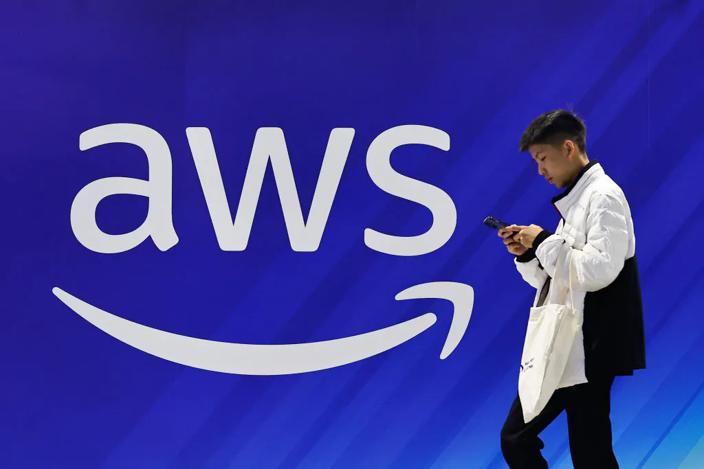 Marvell sinks after Benchmark cuts company, saying that it lost its Amazon custom chip design business