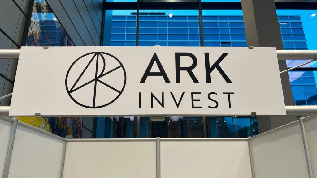 Cathie Wood Sees Opportunity in Robinhood's Crypto Weakness? Ark Buys HOOD Stock Worth 34 Million, Dumps Airbnb Ahead Of Earnings